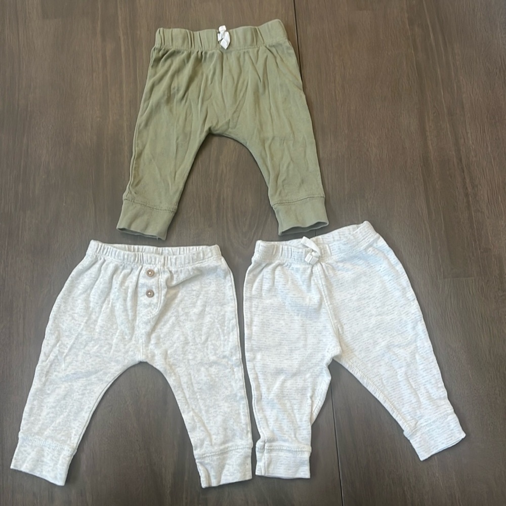 Carter’s 3 thin comfy pants size 6 months